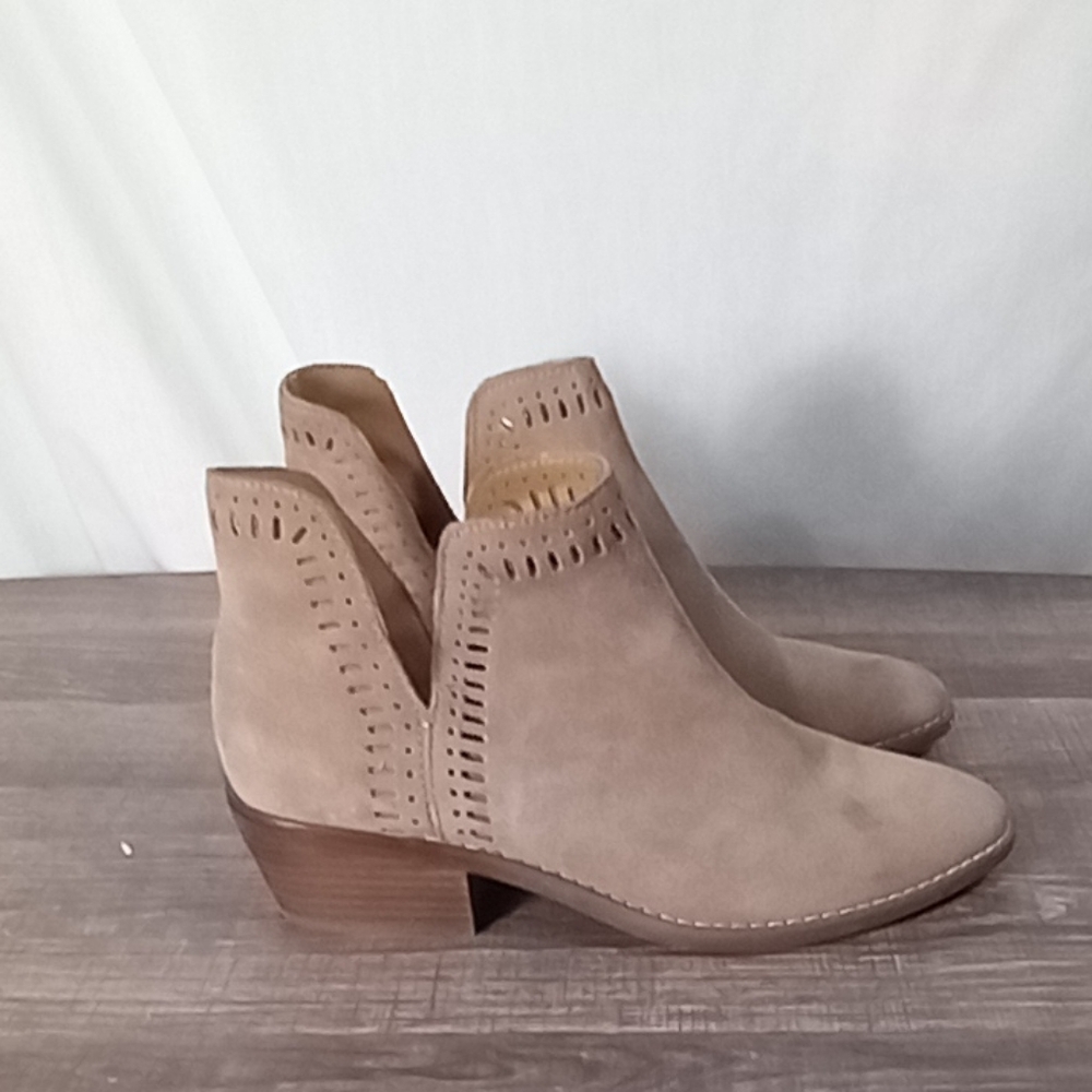 Lucky Brand Taupe Bustina Suede Ankle Booties Size 7.5M